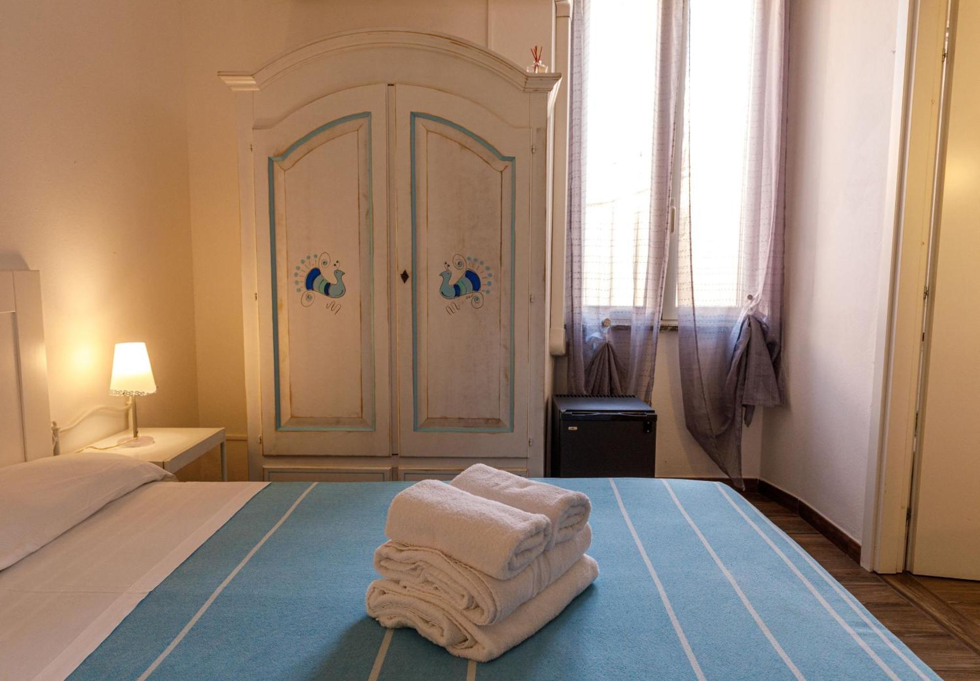 Onlyrooms I - Central & Quiet Area Cagliari Buitenkant foto